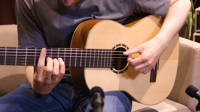 Full Size Guitar Spruce/ Mahogany Natural video