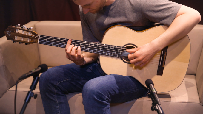 Full Size Guitar Spruce/ Mahogany Natural video