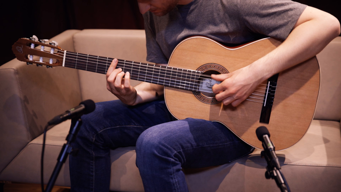 Full Size Guitar Solid Cedar/Palo-rojo Natural video