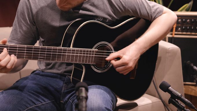 Full Size Guitar Solid Spruce/ Mahogany Black video