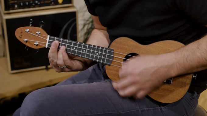 Soprano Size Ukulele Mahogany/ ABS Natural Set video