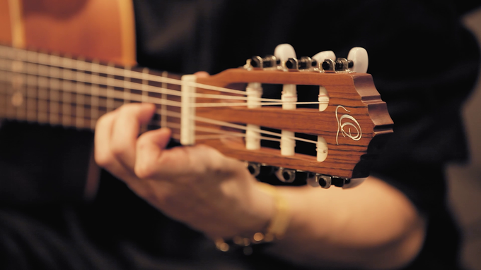 Requinto Size Guitar Solid Cedar/ Sapele Natural video