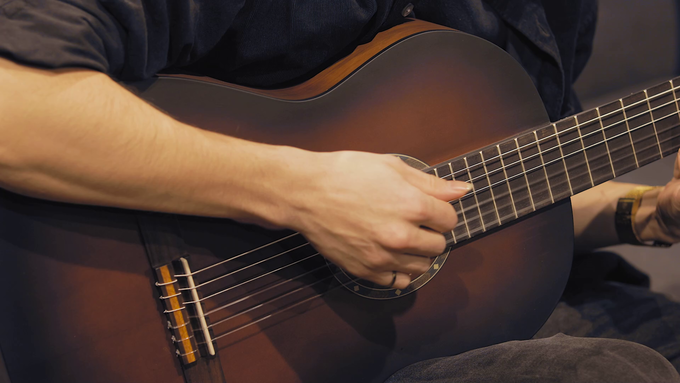 Full-Size Guitar Bourbon Fade video