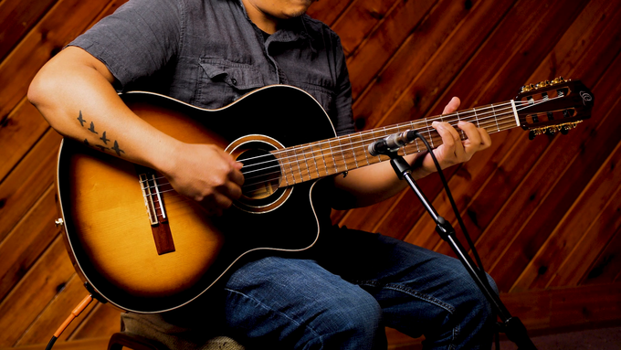 Full Size Guitar Solid Spruce/ Walnut Tobacco Sunburst video