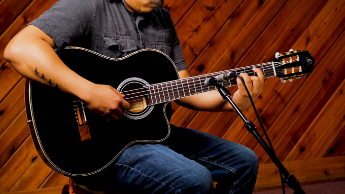 Full Size Guitar Solid Spruce/ Mahogany Black video