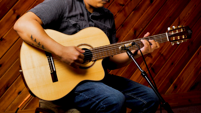 Full Size Guitar Solid Spruce/ Walnut Natural video