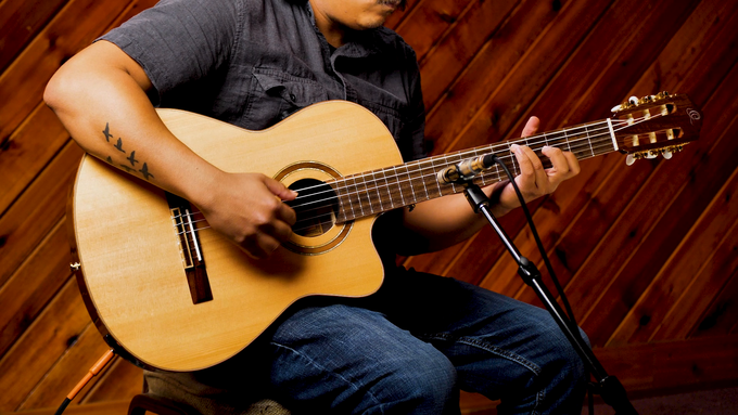 Full Size Guitar Solid Spruce/ Walnut Natural video