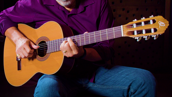 Full Size Guitar Solid Cedar/ Palo-rojo Natural video