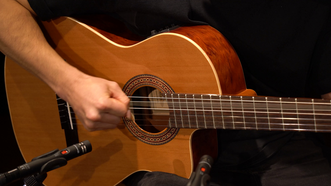 Full Size Guitar Solid Cedar/ Bubinga Natural video