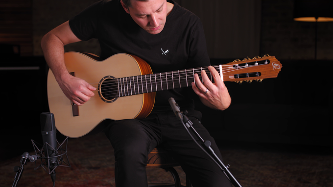 Full Size 7-String Guitar Solid Spruce/ Sapele Natural video