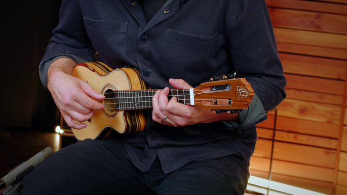 Concert Ukulele Spruce / Pale Moon Ebony Natural video