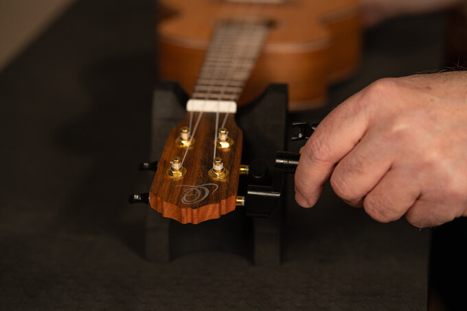 How-To-Change-Strings - Tutorial Landing Page - Ortega Guitars