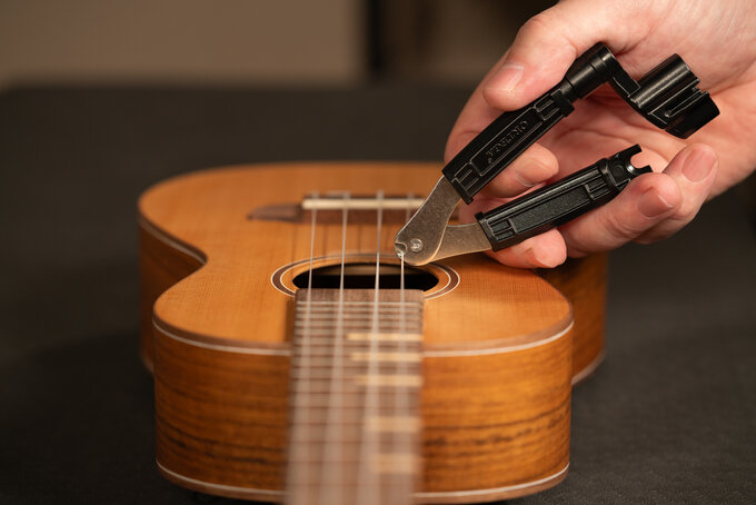 How-To-Change-Strings - Tutorial Landing Page - Ortega Guitars