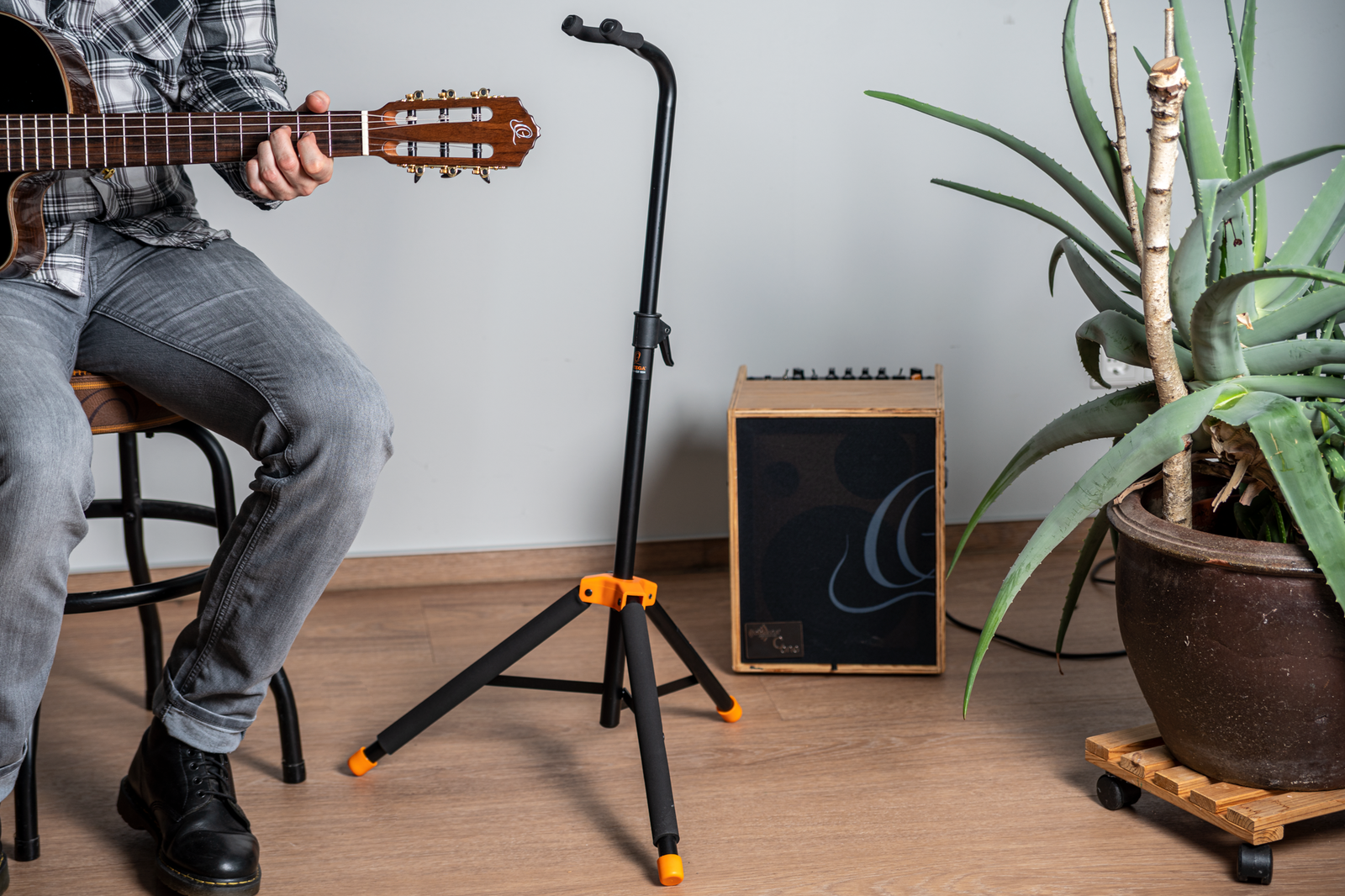 YYJ HOME Electric guitar stand, ukulele stand, acoustic guitar stand, with  foam edges premium wooden guitar stand, apply to bass guitar stand for